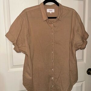 Xirena women’s Tan cotton button up Shirt M preppy office closet staple